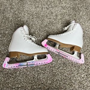 Jackson Ultima Soft Skate 380 Figure Skates